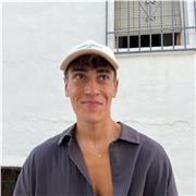 Artista de Warner Music Spain y compositor de Universal Music Publishing